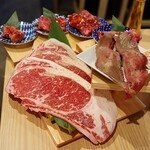 焼肉ホルモンまるよし精肉店 - 国産牛階段盛り(上 3,848円)