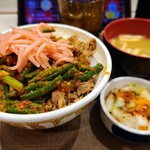 すき家 - ニンニクの芽牛丼大盛ツユダク700円 おしんこセット150円