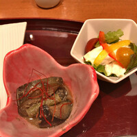 函館うに むらかみ 日本生命札幌ビル店 - 小鉢とサラダも嬉しい！