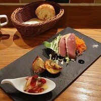 Le Comptoir de シャンパン食堂 - 前菜盛り合わせ
                      バゲット(お代わり自由)