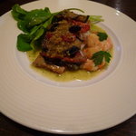 ベルクール - スズキとナス、トマトの重ね焼きバジリコソース