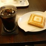 やなか珈琲店 千駄木店 - アイスコーヒー＆ホットサンド