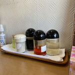 大福元 - 卓上の調味料