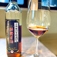 中国意境菜 白燕 - ◉ シェフオススメ　紹興老酒10年　原酒（シングルバレルみたいなもの）に拘って瓶詰めでしかもリーズナブルです。　ボルドーグラスで頂きました。　4,600円　お得感はあります。