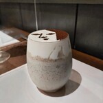 よーじやカフェ - 横からの図