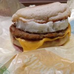 マクドナルド - ソーセージエッグマフィン横(2022.7.9)