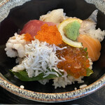 花山温泉 薬師の湯 - 海鮮丼¥1650お魚悪くない〜お得感満載♪