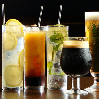 人気の銘柄を取り揃えたクラフトビールやワインが自慢