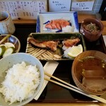 定食 美松 - 途中・全体図。