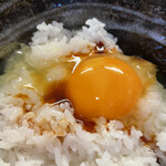 次郎長 - 卵かけご飯（醤油投入）