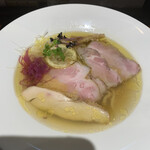らー麺 れとろや - 料理写真:淡麗塩ラーメン（丸鶏×貝出し）
1000円