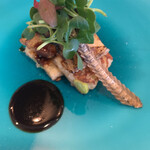 SIZZLE - シェフの一品（デザートの代わり） パリパリに鉄板で焼いた鰻、枝豆のリゾット、鰻の骨がアクセント ポルト酒ベースのソースだったかな。 鰻が香ばしくて美味しい。ふわとろ鰻もいいけれど、フレンチはこれ。 さすがシェフ