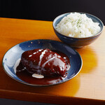TABi TABi - 肉肉しい煮込みハンバーグとライス　980円