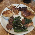 たこ坊 - 山芋焼、こんにゃくの豚巻、砂ずり、玉ねぎ、豚のしそ巻、ししとうのくわ焼、レバー