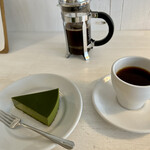 White birch coffee - フレンチプレスコーヒーとケーキ