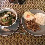 マンゴツリーカフェ - タイの汁そばと鶏ガパオ
