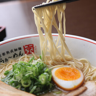 A soup packed with the deliciousness of our proud "low-temperature aged thin noodles" and carefully selected ingredients.