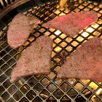焼肉 拍手喝采 - 焼きます