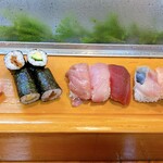 魚国寿司 - にぎり