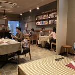 アンティカ トラットリア イナバ - 席は間引いてあるようでした