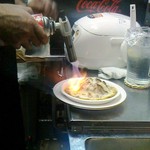 ステーキてっぺい - ハンバーグは表面を炙って提供されます。