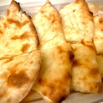 アジア食堂 ハルハナ - ふっくら&もっちもちチーズナン