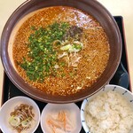 日吉丸 - 肉みそラーメン    ミニ納豆・漬物・小ライスの半分