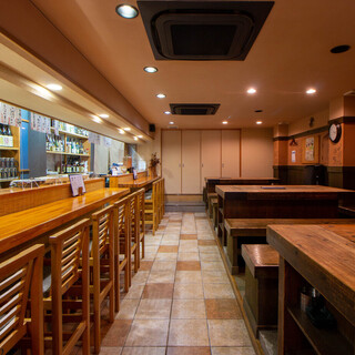 From drinking alone to banquets! 3 large tables that can seat up to 8 people♪