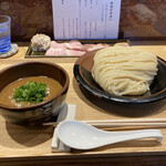 中華蕎麦 とみ田 - つけめん大　　　　　　　　1400円
      特選全部のせトッピング　　1000円