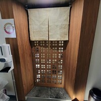 緒乃 - 緒乃さん玄関、新地のビルの6階です