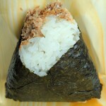 斉藤米穀店 - 自家製コンビーフ 230円
      塩味を利かせつつ、口当たりは比較的あっさり