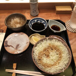 串揚げ 名倉 - キャベツの千切りにドレッシングで待ちます。