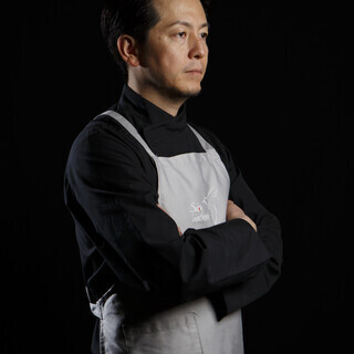 The owner is Chef Jun Sakai, who has experience as an executive chef at a famous hotel.