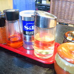 麺酒房 龍安 - 卓上調味料