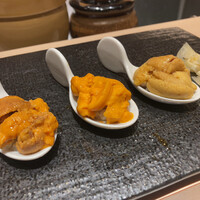 新橋 天鮨 - 左からバフン板、バフン塩水、ムラサキ塩水