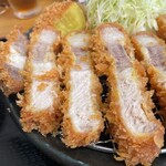 とんかつ 栄ちゃん - レフトサイド。赤身のスッキリした旨みにうっとり