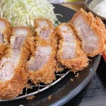 とんかつ 栄ちゃん - ライトサイド。脂身の染みる旨みにうっとり。