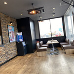 ドミノピザ - 店内イートインスペースあり