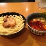 頑者 - 特製辛つけめん、大盛り！  ほんのり辛い、という感じで食べやすい。玉子も良いし、最後のスープ割りもGood！  