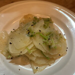 蜃気楼 - じゃがいものなんちゃら　スパイス、パクチー、ガーリックがめちゃくちゃ美味しい
