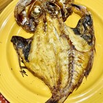 カネヒデ小林商店 - ガスでも弱火で25分じっくり焼けばほぼ完璧に焼けますよ　焼くのは身が先で皮は最後に数分です