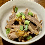 お好み焼き 鉄ちゃん - 砂肝のにんにく醤油漬も少量ですが摘みには丁度良いです