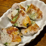 お好み焼き 鉄ちゃん - 一口餃子です　鉄板で焼けば何でも美味くなるという典型の酒肴です