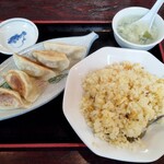 餃子酒場・吉 - 焼き餃子＋半チャーハン