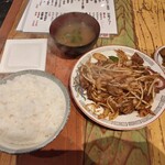 Doramu Suko Shokudou - 豚ホルモン炒め定食750円