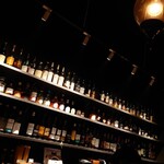 猫と月 - 店内。