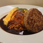 たまごKitchen 原宿オム - デミグラスソースオムライス+ハンバーグ3