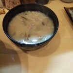 とんかつ燕楽 - カツ丼付属の豚汁。これも旨いんだよねぇ(*^^*)