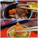 炭火焼肉 韓国苑 - 上 ハラミ肉
            下 白菜キムチ