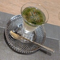 輪久 - 【小鉢】
                    鱧の冷製茶碗蒸し生のり梅肉餡じゅんさい
                    